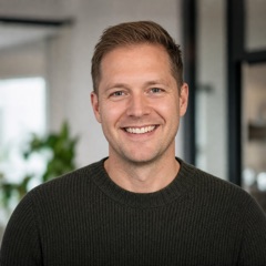 Lukas M.