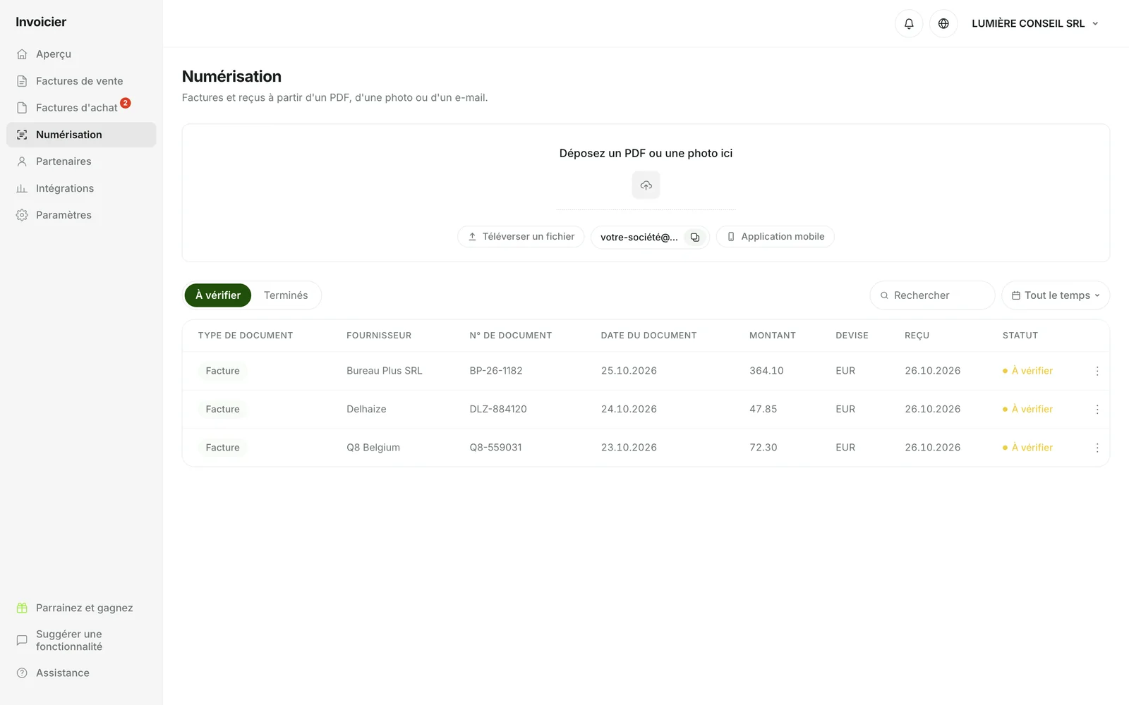Factures fournisseurs issues de PDF et d'e-mails en attente de vérification dans Invoicier